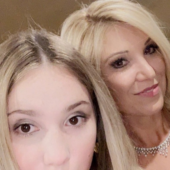 Meet your Posher, Judith - Picture 2 of 2